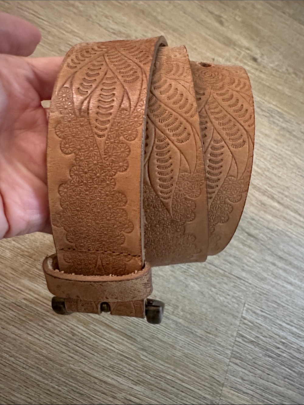Vintage Y2K Boho Chic Women’s Tan Brown Tooled Floral Leather Belt Buckle